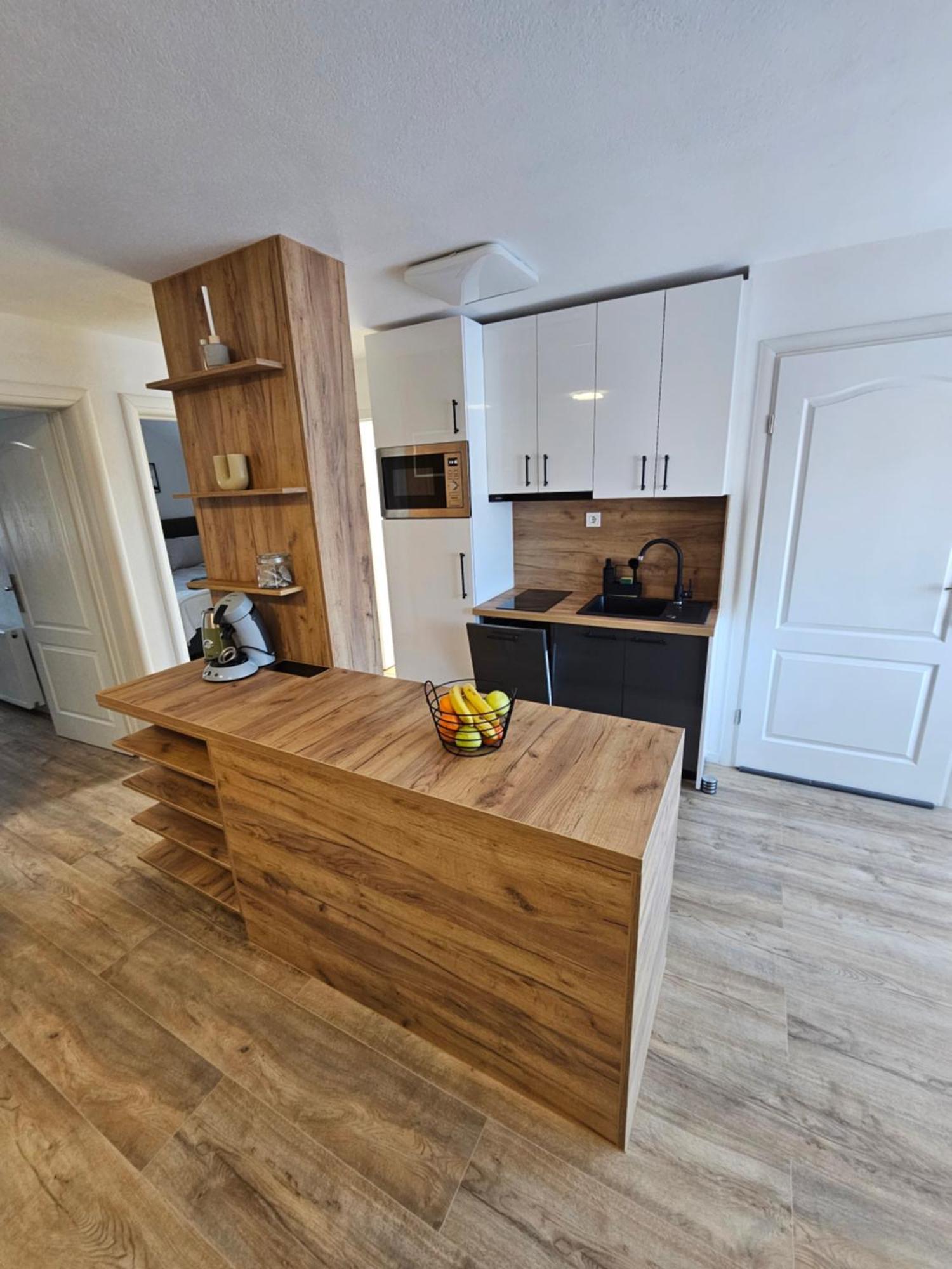 Ana Apartment Gračac Екстериор снимка