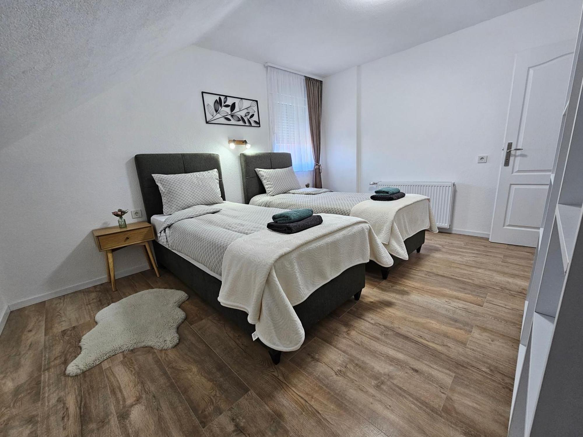 Ana Apartment Gračac Екстериор снимка
