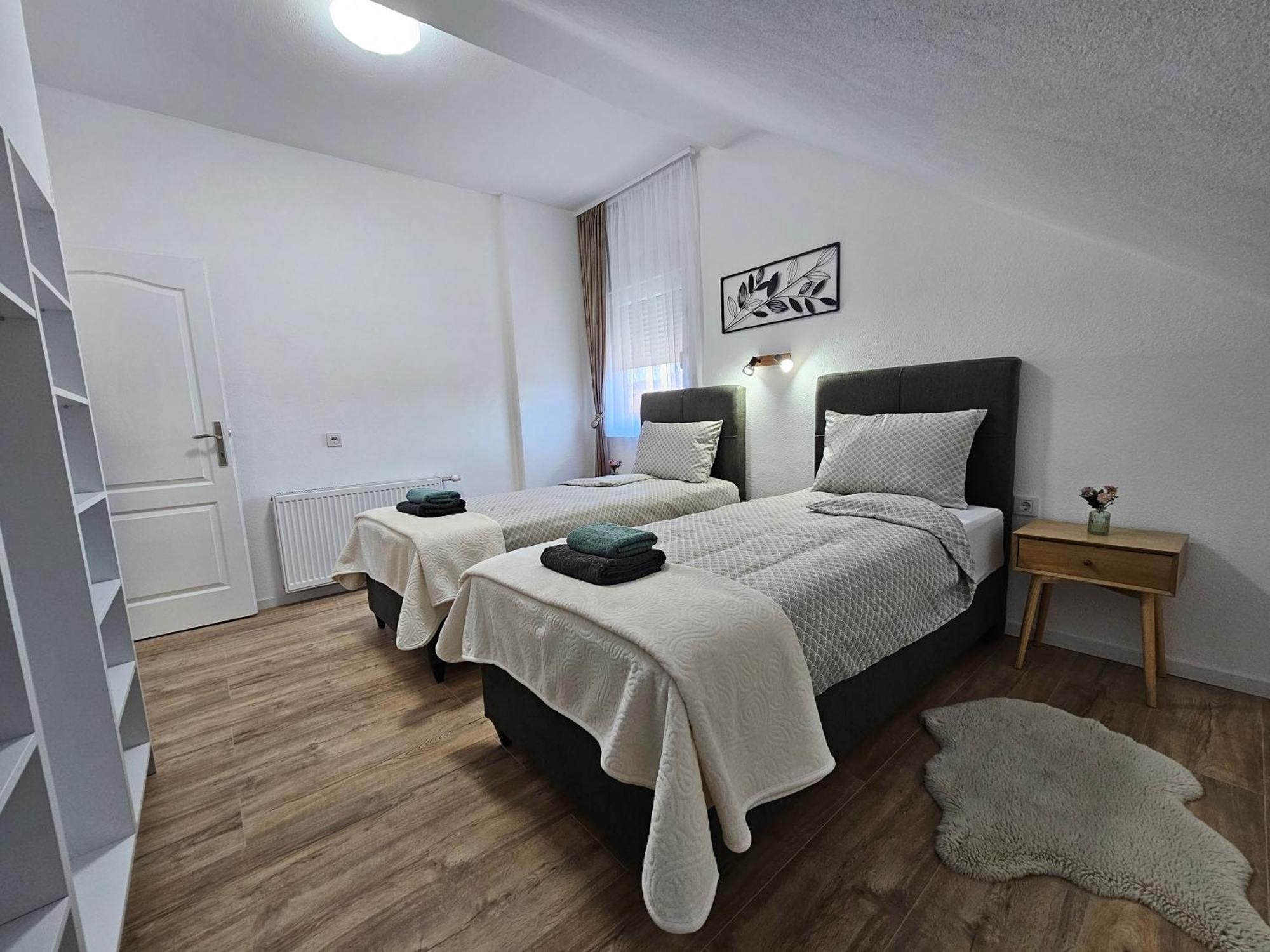 Ana Apartment Gračac Екстериор снимка