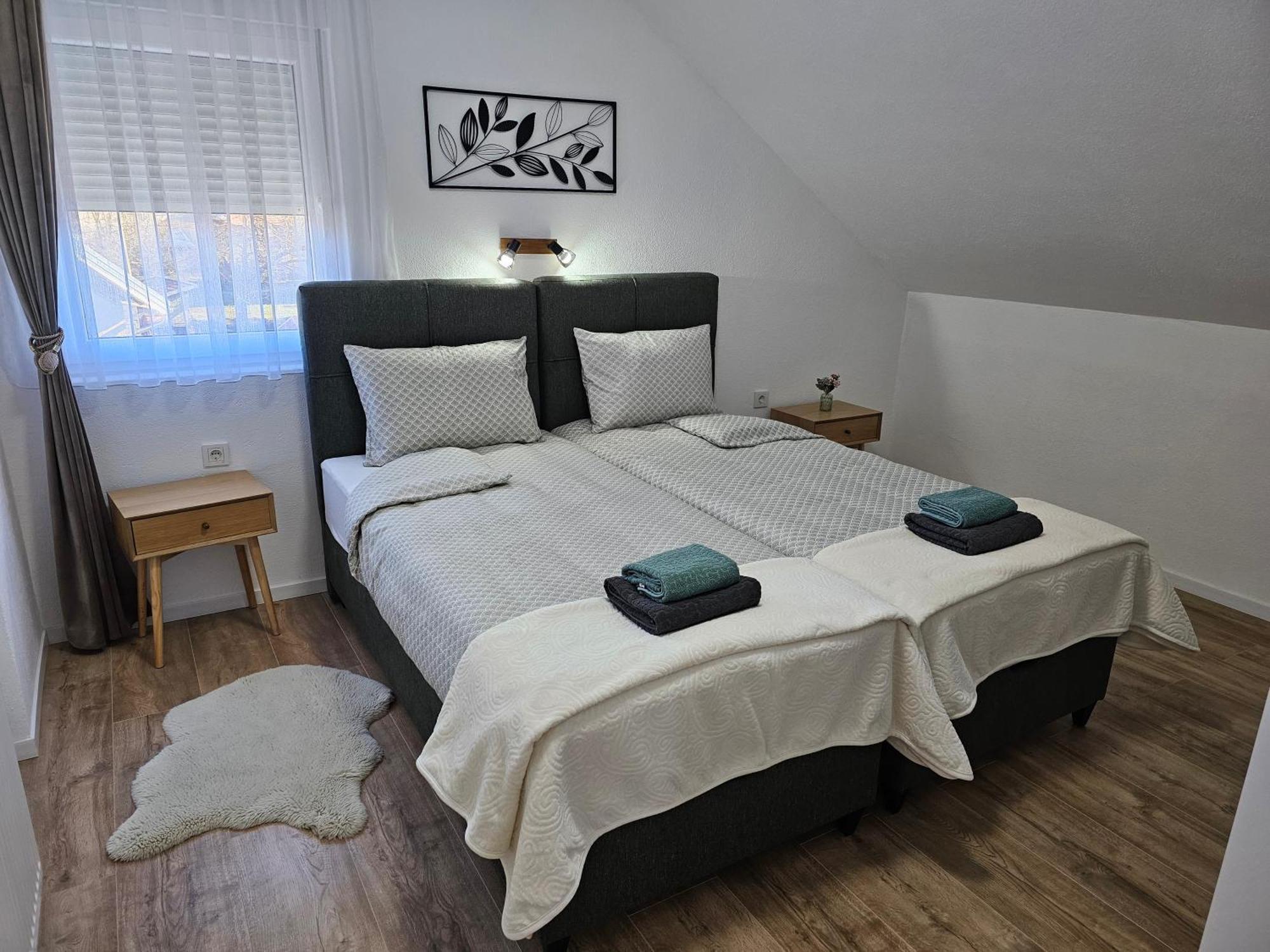 Ana Apartment Gračac Екстериор снимка