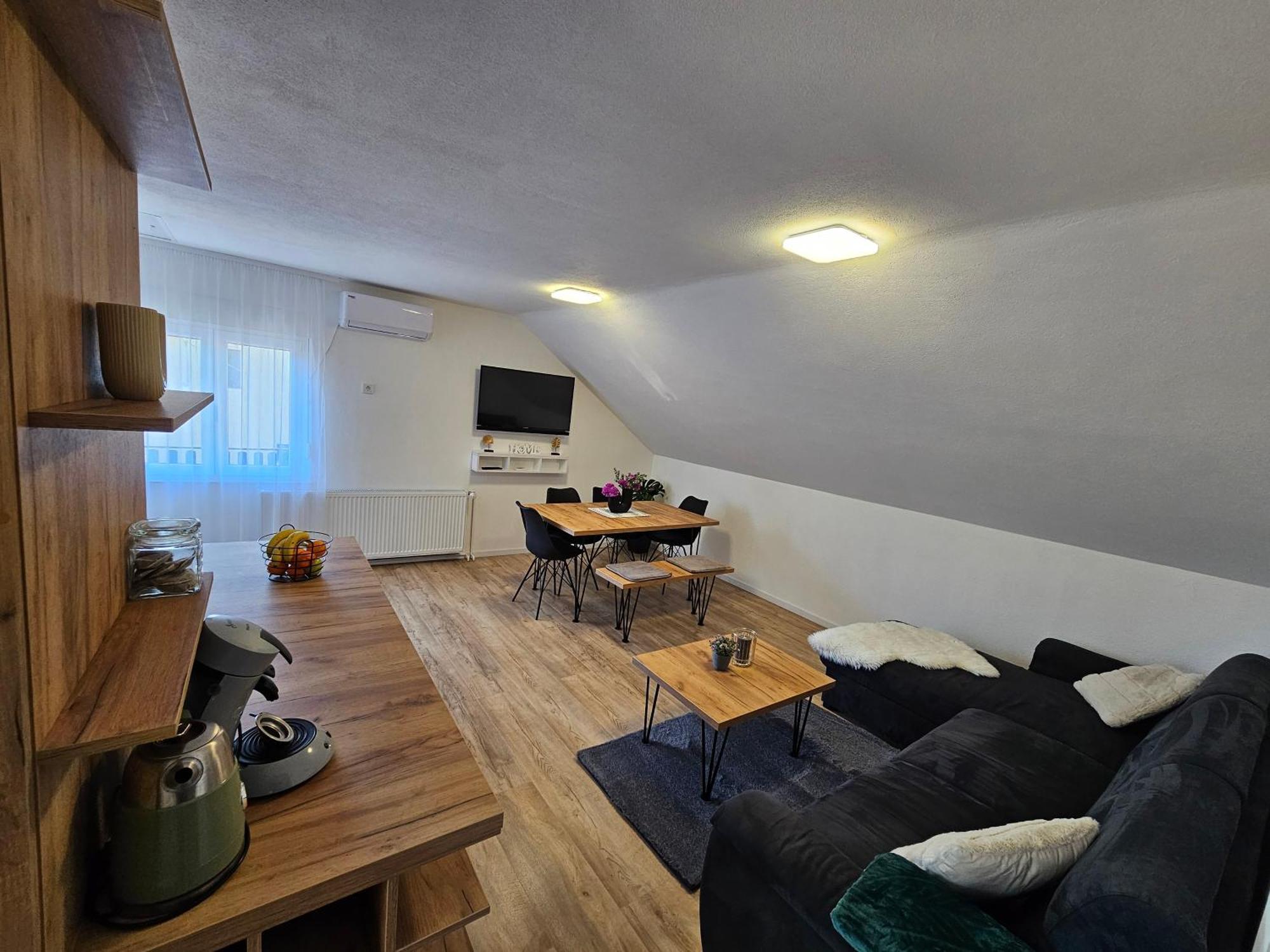 Ana Apartment Gračac Екстериор снимка