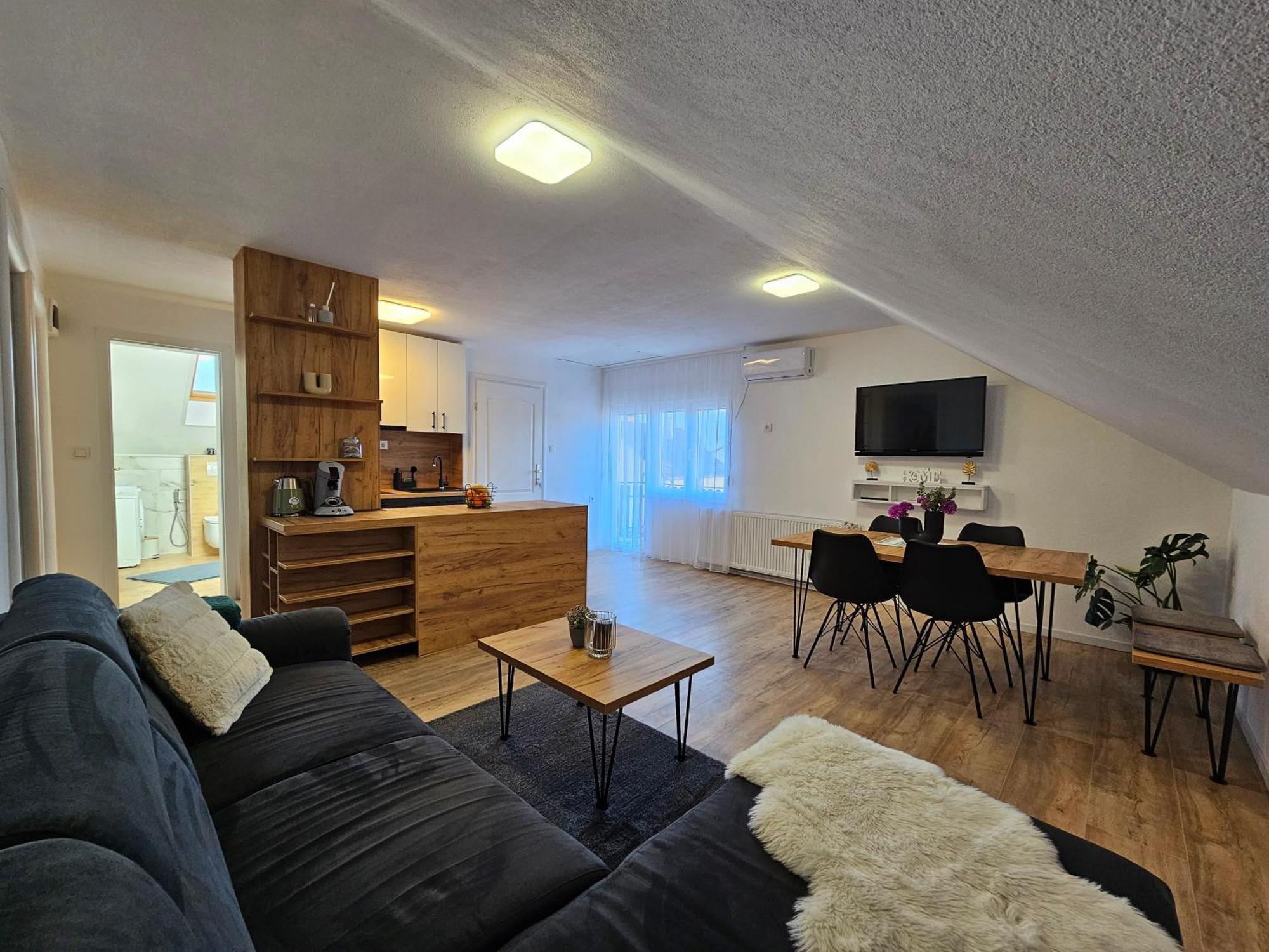 Ana Apartment Gračac Екстериор снимка