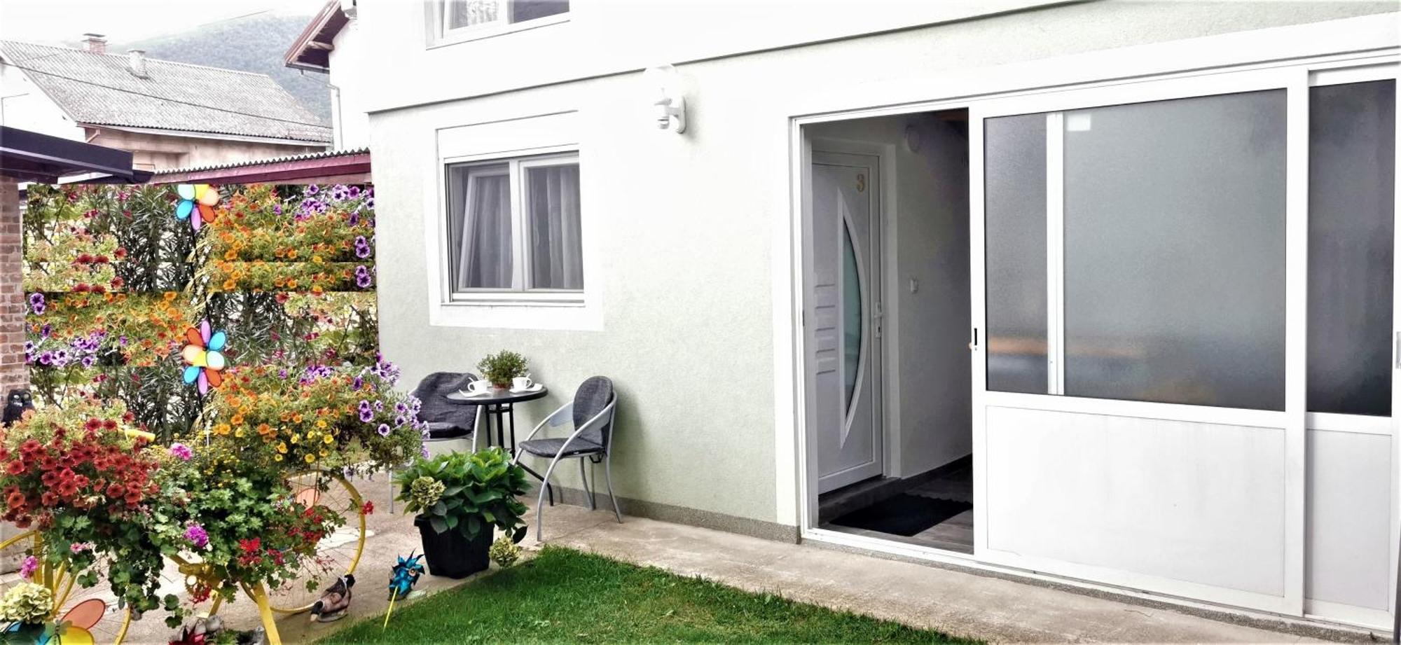 Ana Apartment Gračac Екстериор снимка