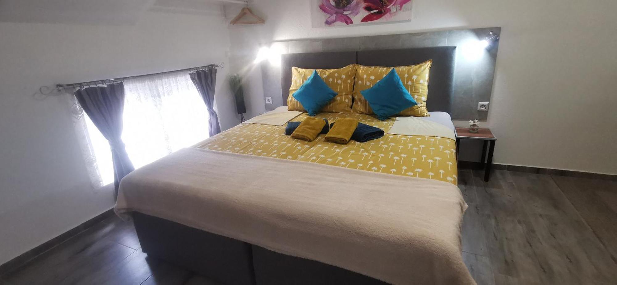 Ana Apartment Gračac Екстериор снимка
