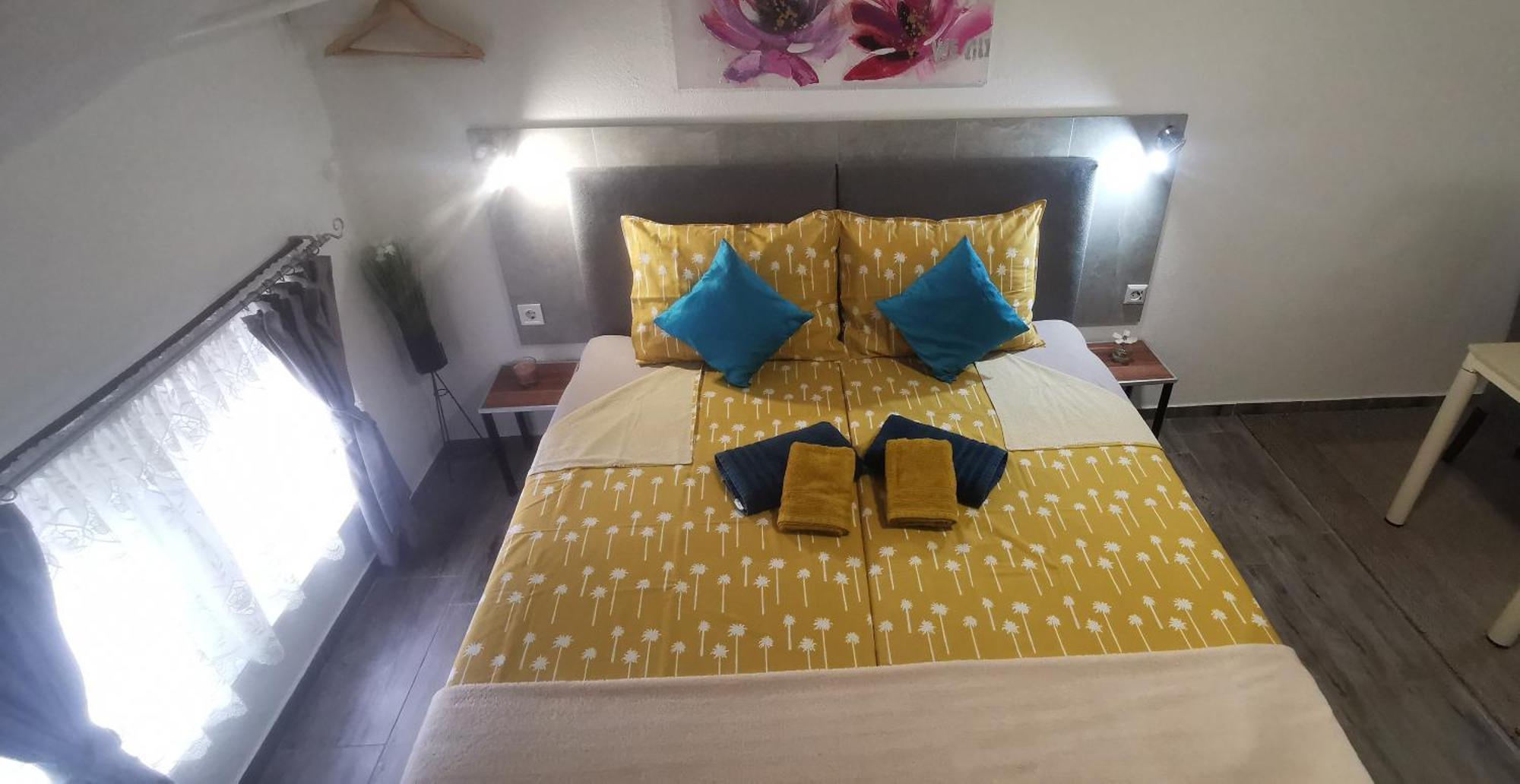 Ana Apartment Gračac Екстериор снимка