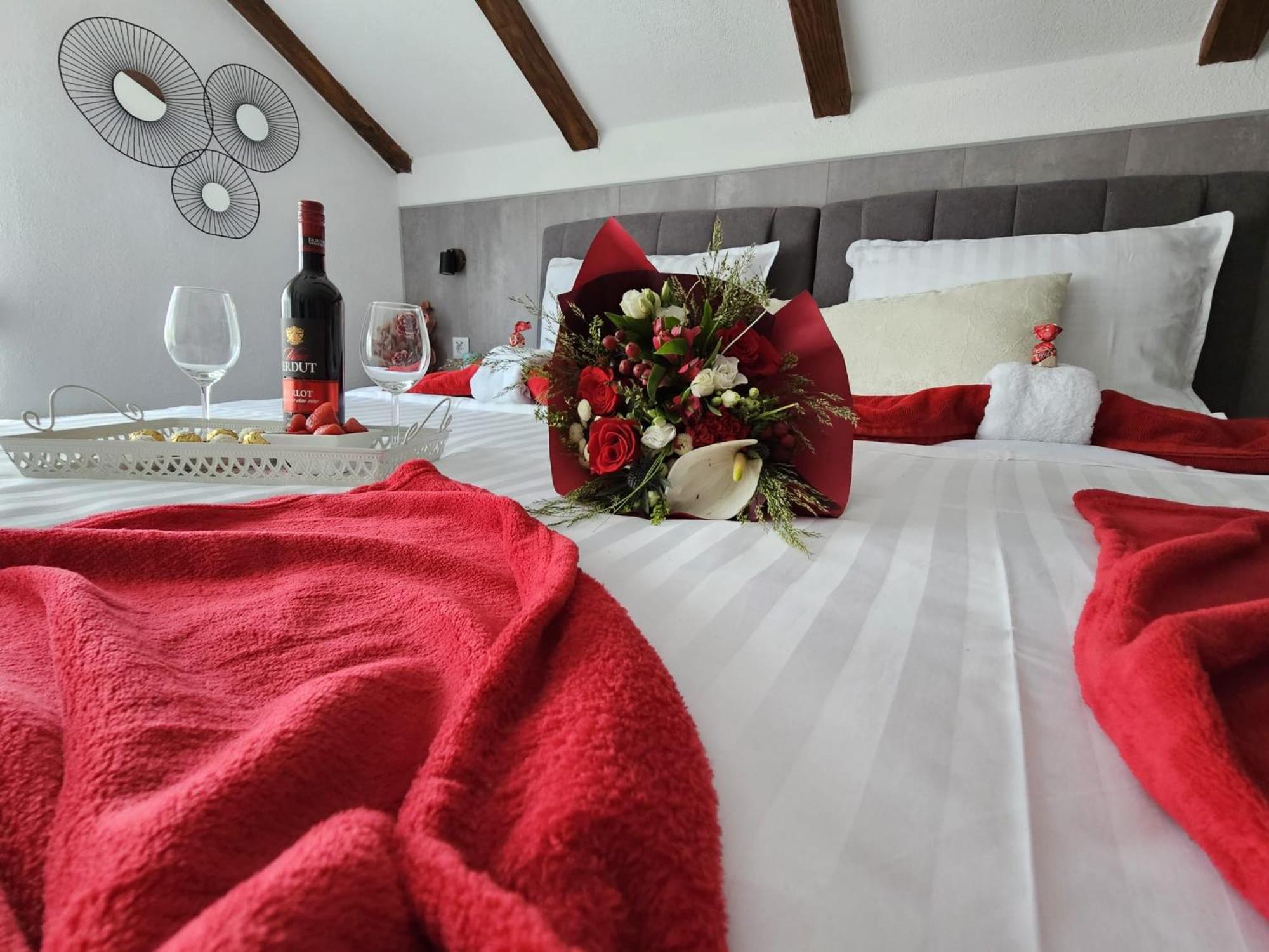 Ana Apartment Gračac Екстериор снимка