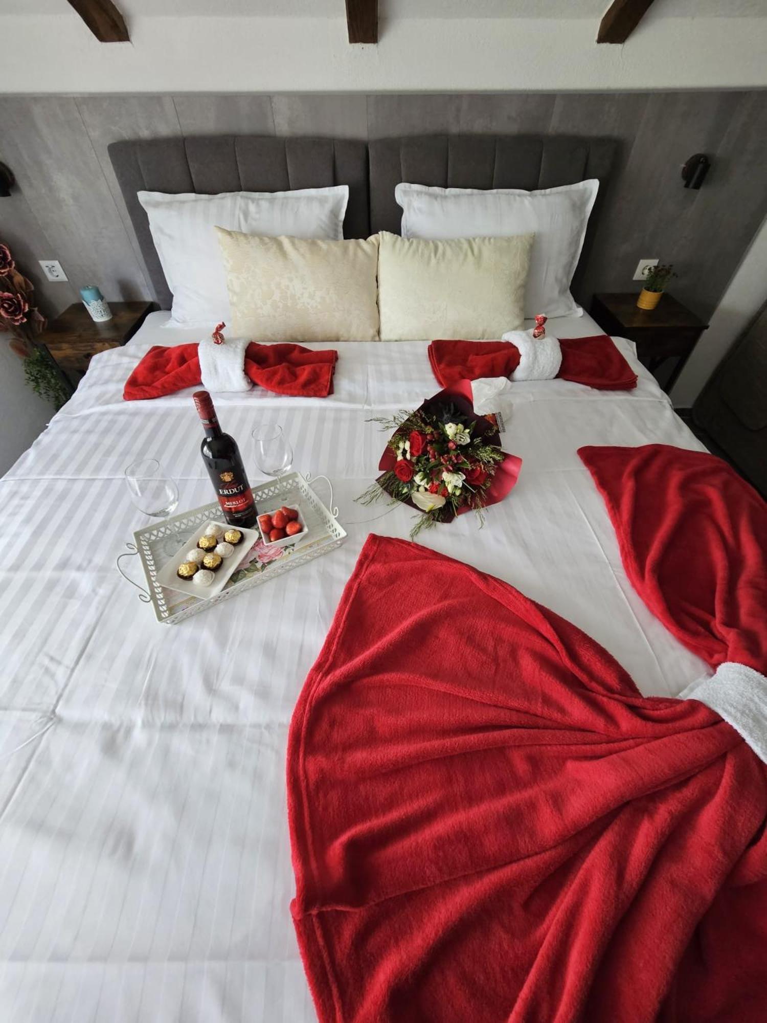 Ana Apartment Gračac Екстериор снимка