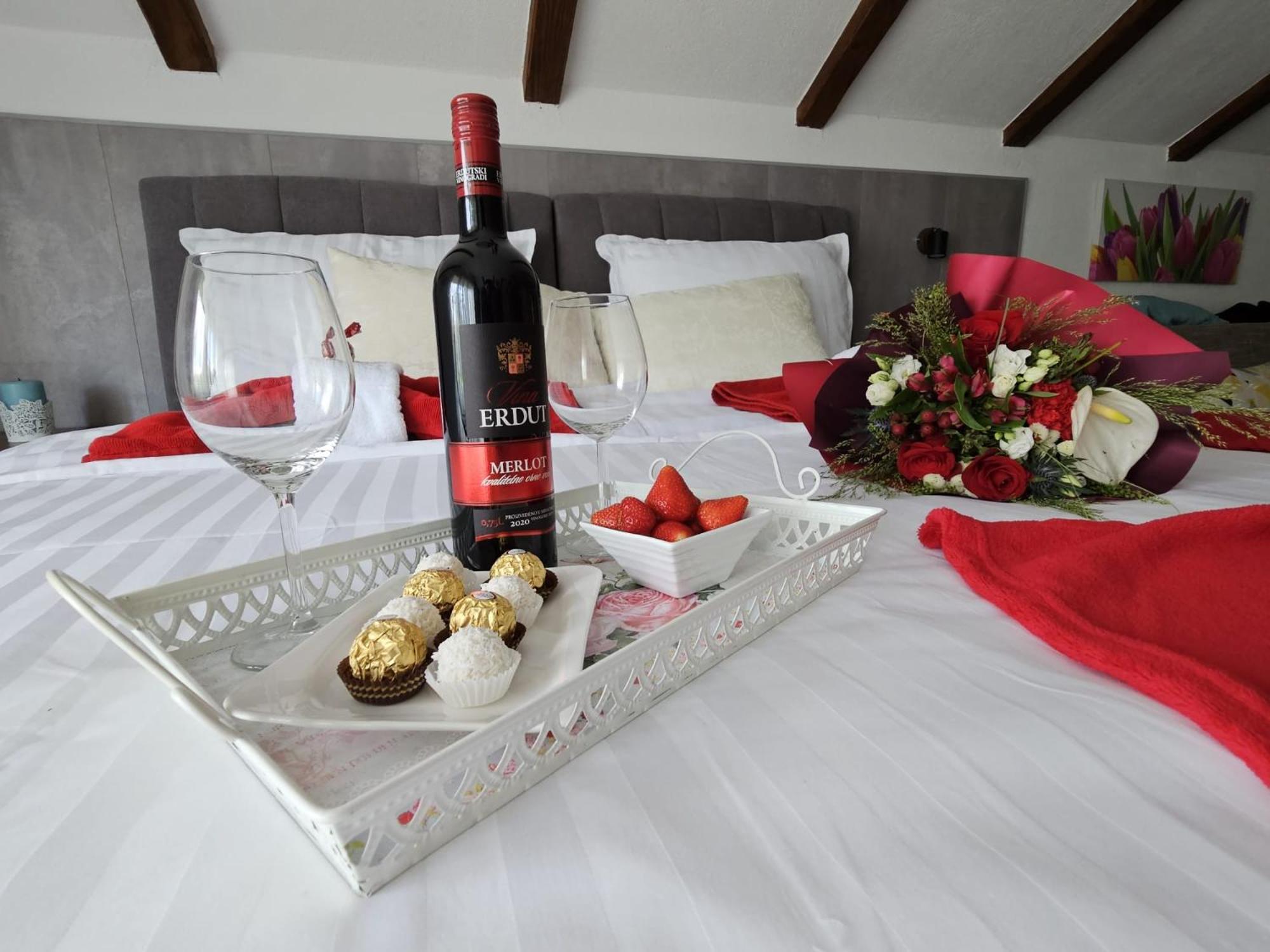 Ana Apartment Gračac Екстериор снимка