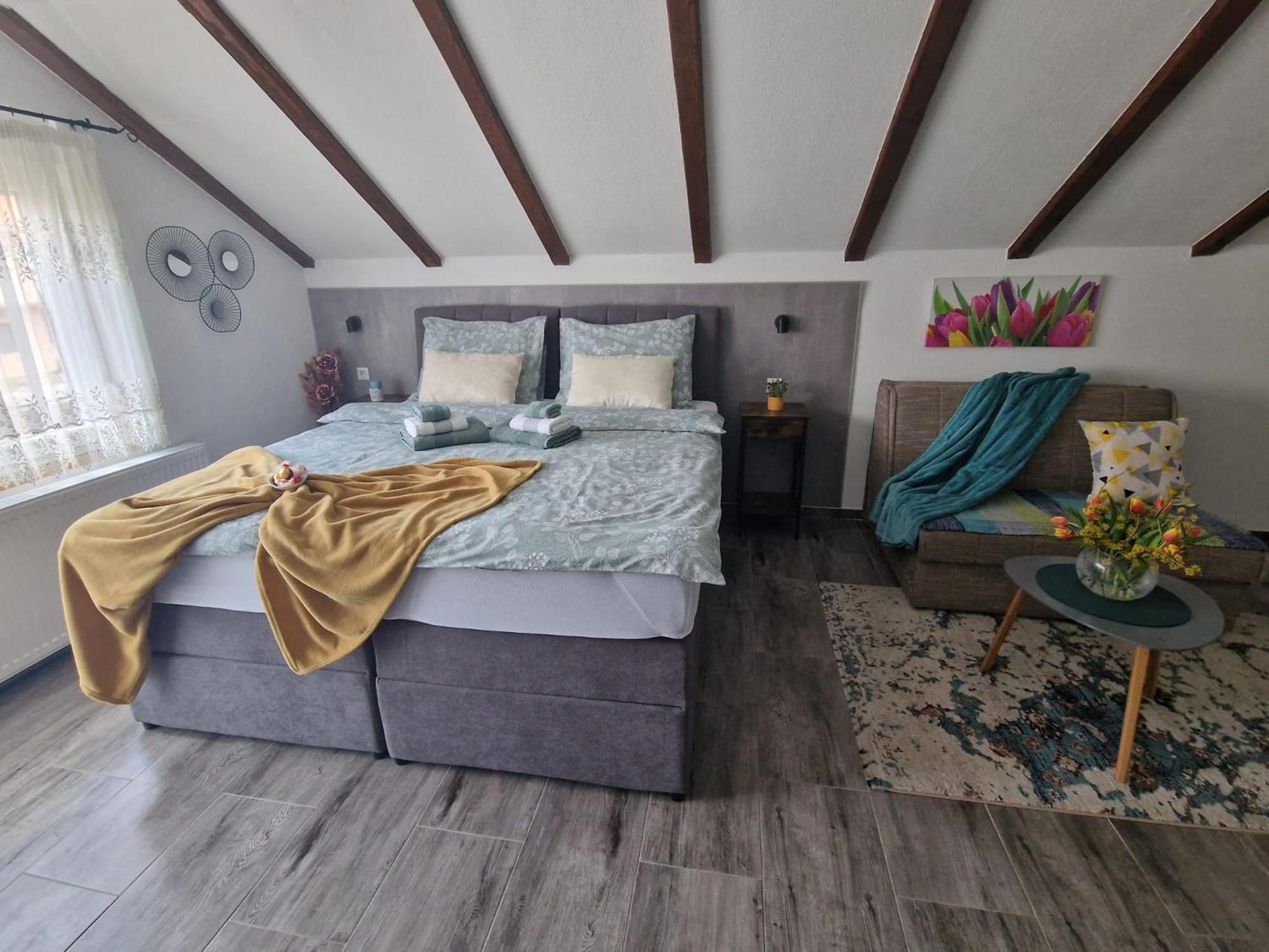 Ana Apartment Gračac Екстериор снимка